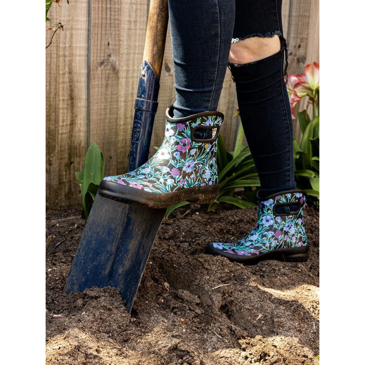BOGS Patch Ankle Garden Boot Black/ Multi - Image 18