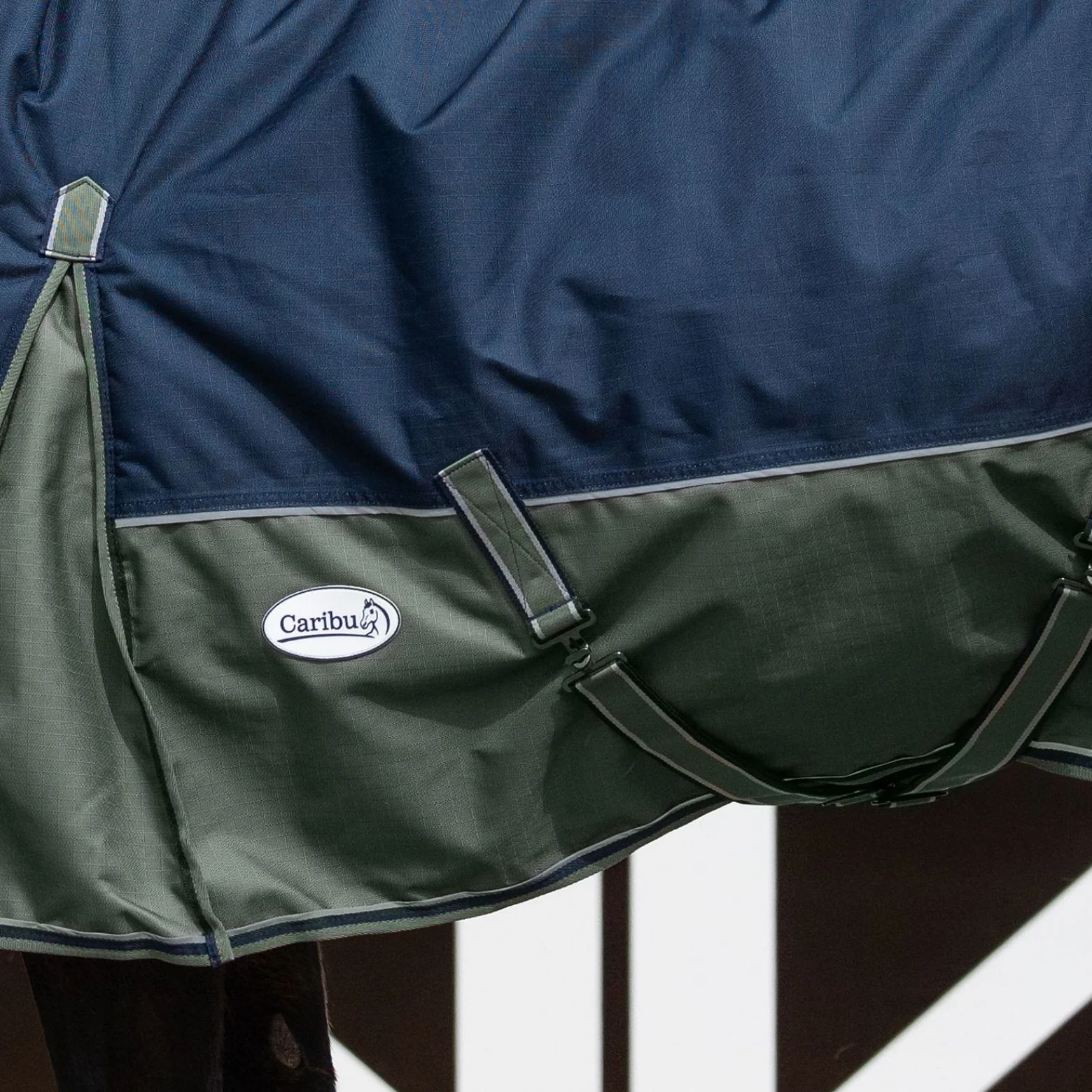Caribu Alpine Combo Horse Rug 300g Navy/Green - Image 9