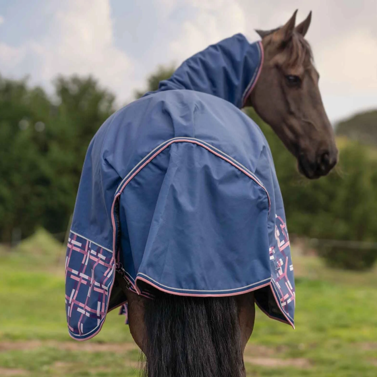 Caribu Alpine XL Gusset Detach-a-Neck Horse Rug 100g Navy Check - Image 23