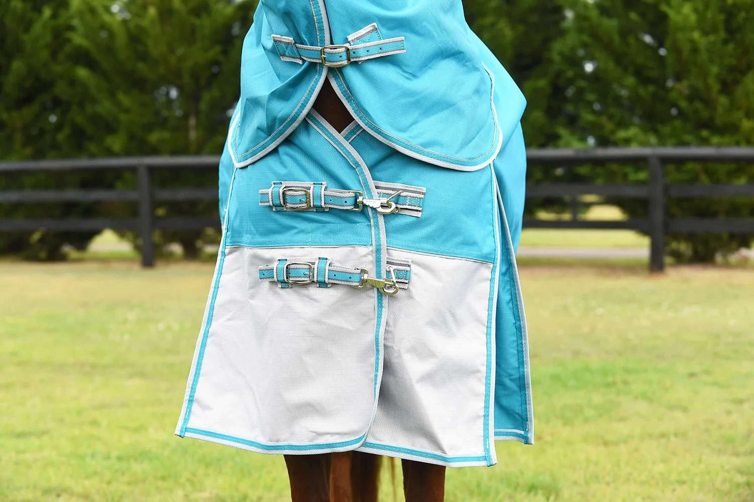 Caribu Eclipse Rainsheet Detach-a-Neck Horse Rug - Image 15