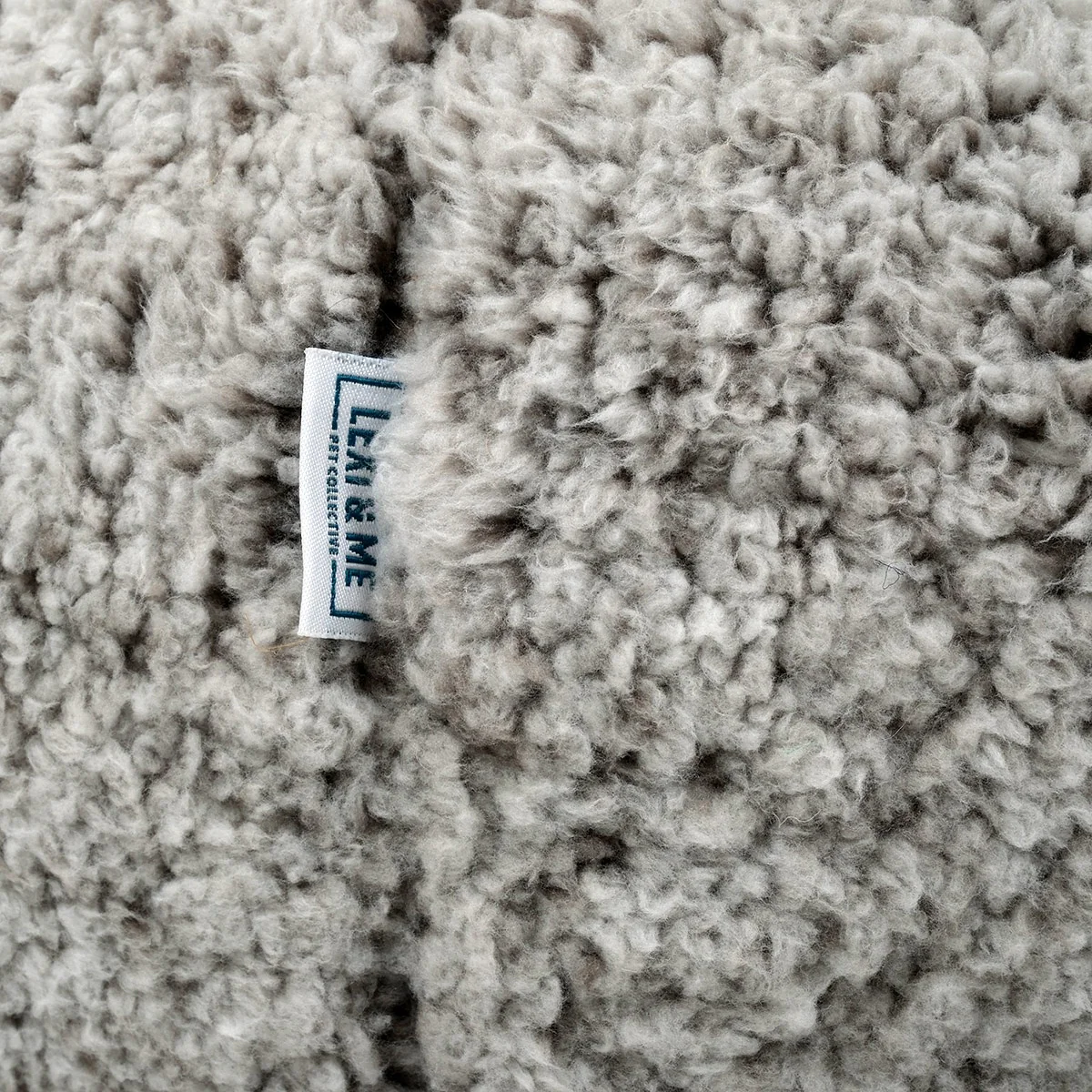 Lexi & Me Sherpa Round Dog & Cat Bed - Image 13